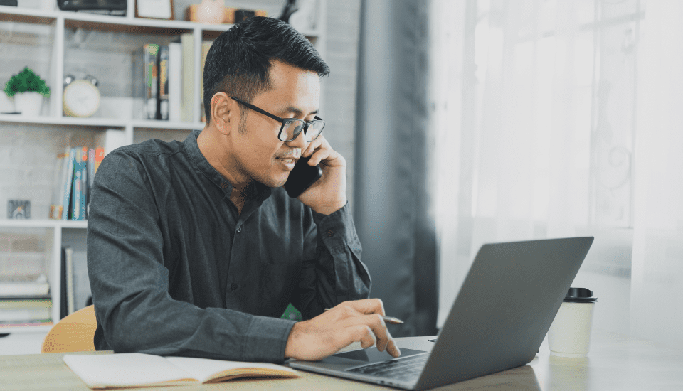 offshore-customer-success-manager-at-his-desk-helping-clients