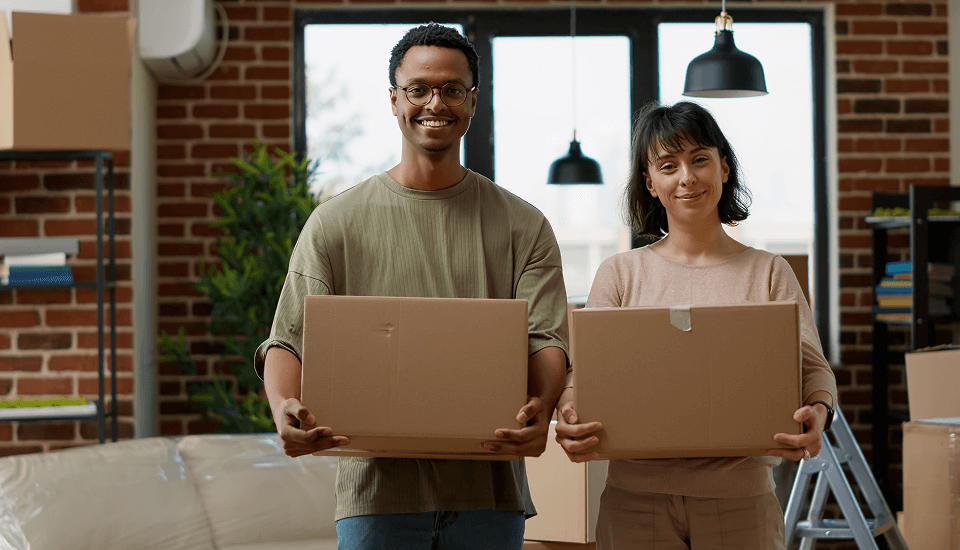 couple addressing their e-commerce logistics challenges