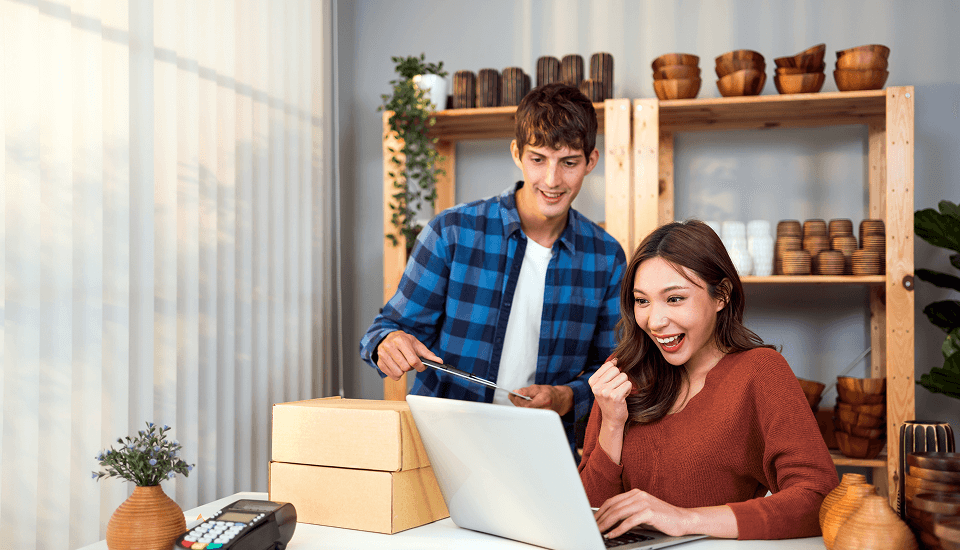 Partner discussing if headless e-commerce is right for their business
