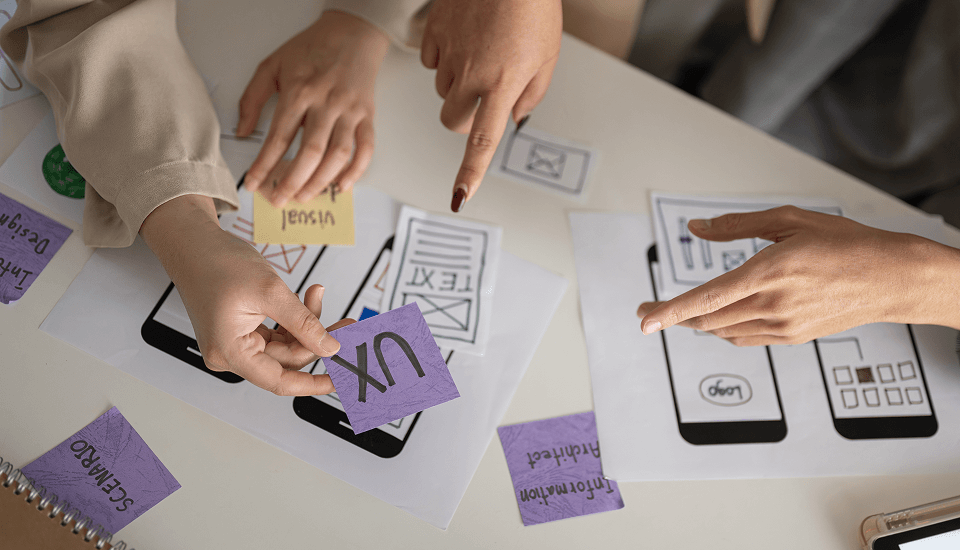 E-commerce mobile app design brainstorming of developers