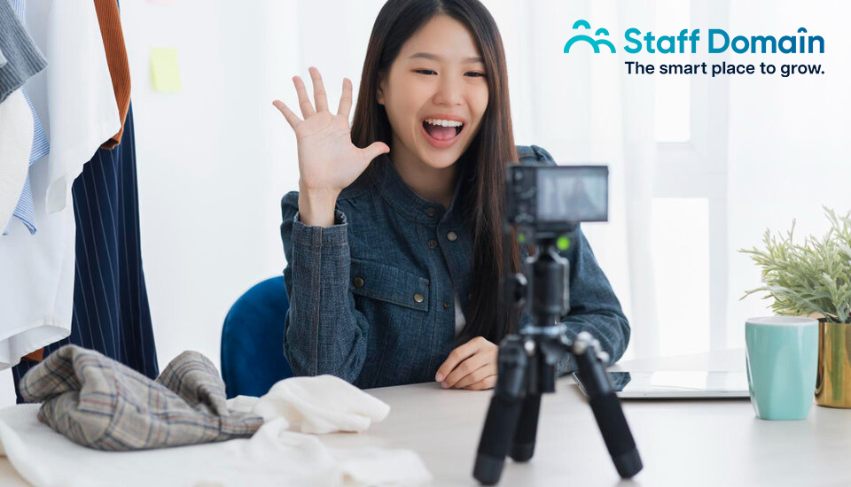Girl Vlogging for the UGC for E-commerce.