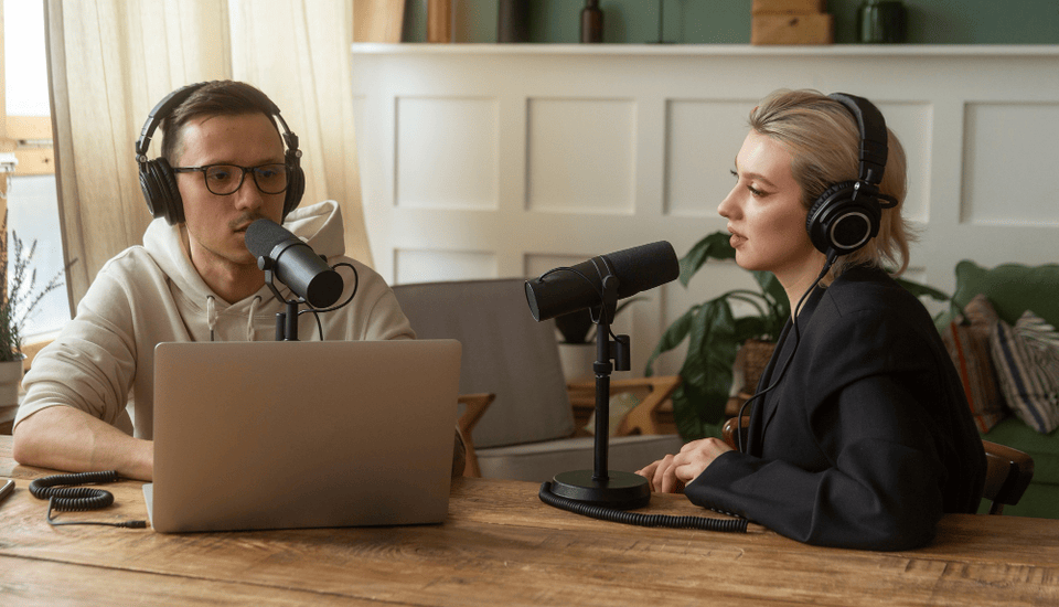 two person creating an interview UGC for e-commerce