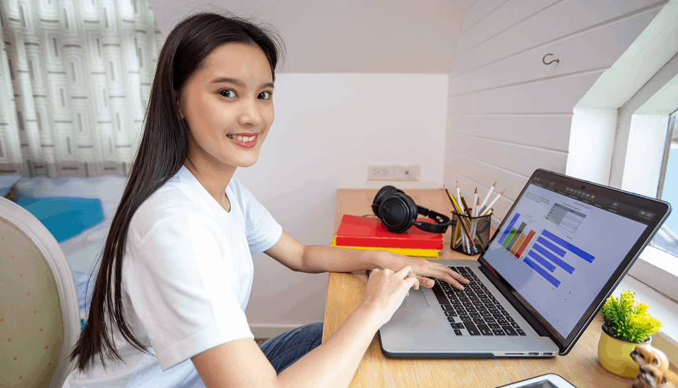 Female shocked on learning about hot automation ease up her work on email marketing