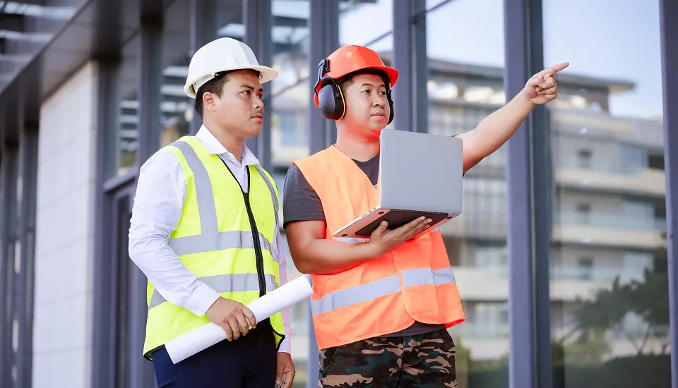 Lead Engineer teaching the new employee