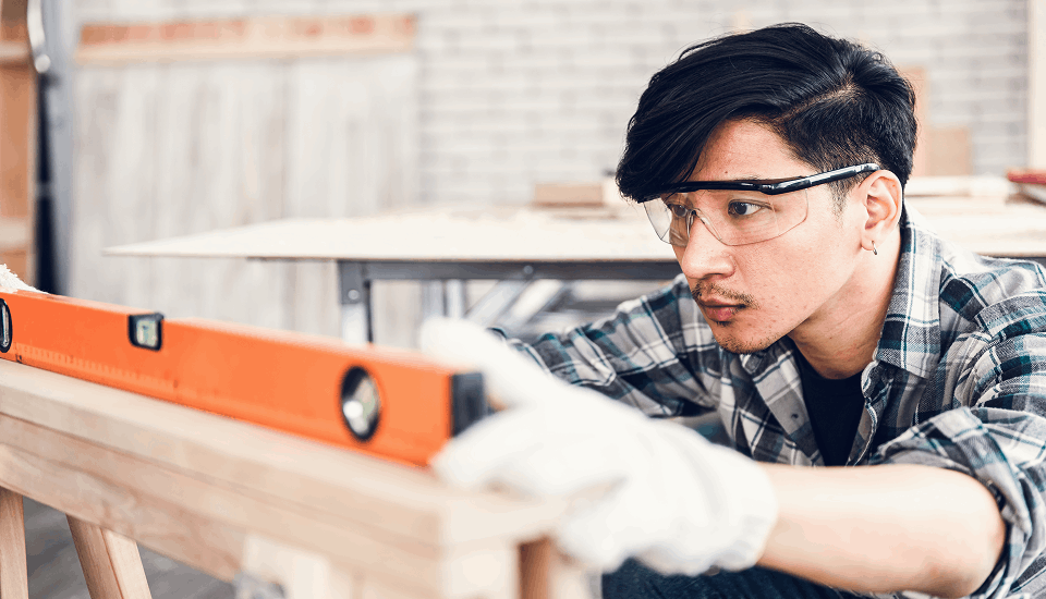Construction Designer measuring the level of the wood